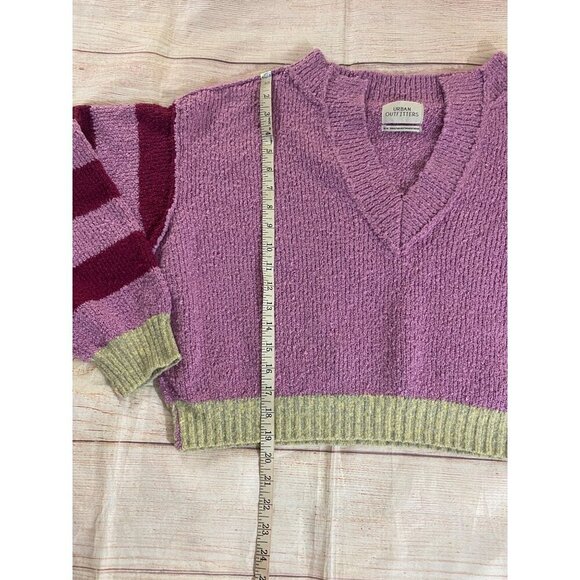 Urban Outfitters Women's Pink/Purple Notched V Neck Crop Sweater - Medium - Picture 6 of 13